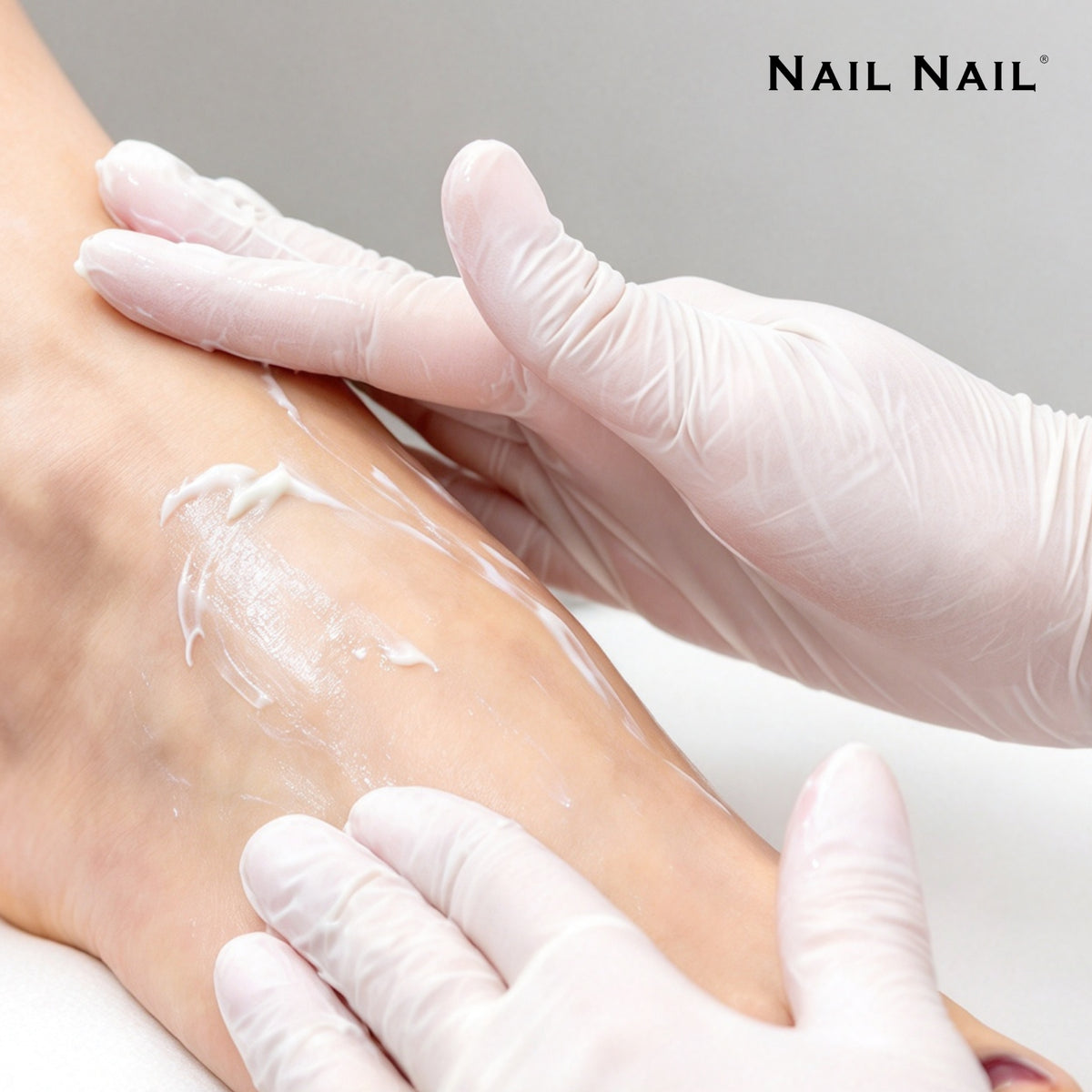 Enjoy a Traditional Intensive Pedicure Service for HK$480 and receive a complimentary Moii Lebel S.O.S Moisturizing Treatment (valued at HK$668).